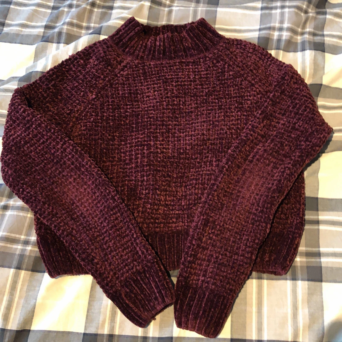 Vinröd stickad tröja