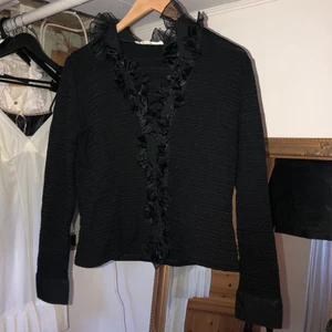 Svart blus - Supersöt svart blus