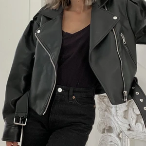 Bikerjacka  - Bikerjacka storlek S. Boxig modell