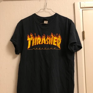 Thrasher t-shirt, stl S  - Säljer min thrasher t-shirt för den blivit för liten för mig <3 