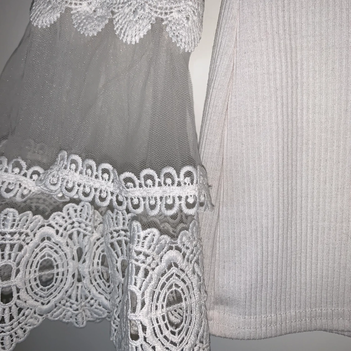 Off-shoulder topp i vitt - 90