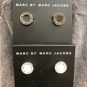 2 örhängen från Marc by Marc Jacobs. 150kr/st eller 200kr för båda