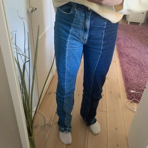 Coola jeans  - Snygga jeans från Bershka. Liten 38, passar mig som har 36. 