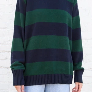 Brianna Sweater - Säljer då jag inte känner att jag har någon användning av den mer. Använd Max 5 gånger. Direkt pris 500 + frakt.