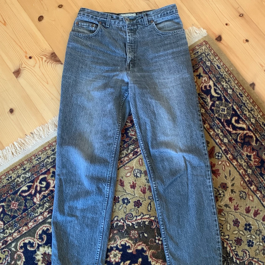 Högmidjade gråa levis  - 90