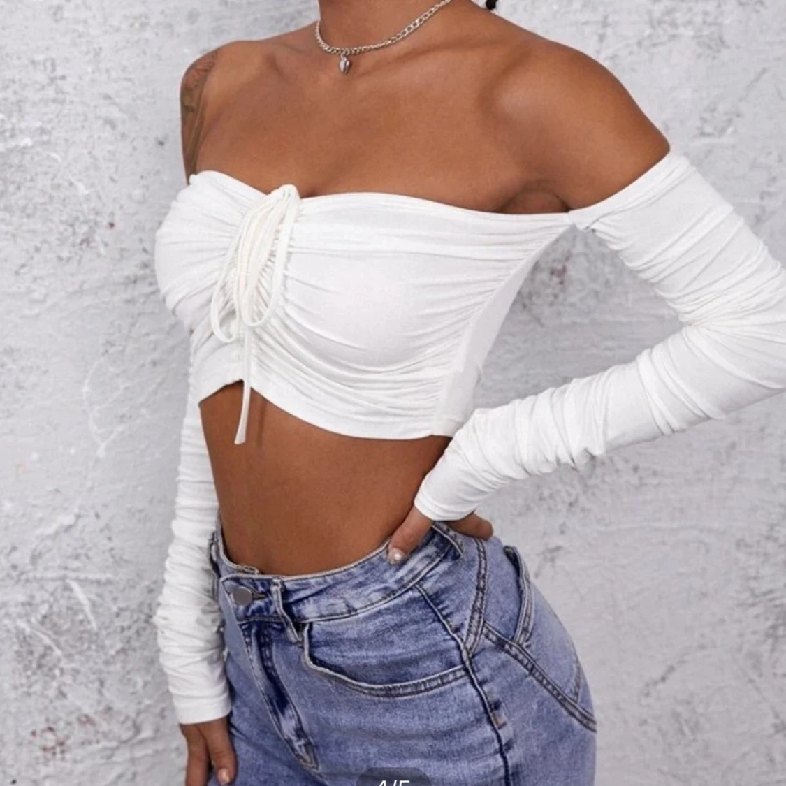 Vit off shoulder topp