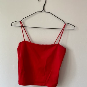 Topp  - Röd topp / magtröja från Gina 
