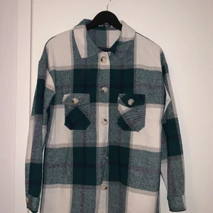 Skjorta - Jätte fin skjorta ifrån shein. Aldrig använd.