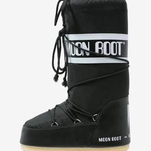 Nu säljer jag mina moon boots eftersom de inte kommer till användning längre,i ganska bra skick,lite slitna men inget man märker  å jag älskar de. Hör av er för mer bilder om ni e intresserade 💞💞