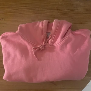 Hoddie  - Liten fläck på fickan annars fin. Inget nopprig.