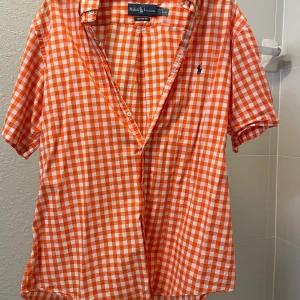  Ralph Lauren  Larger  -  Perfect condition Ralph Lauren large button up shirt.