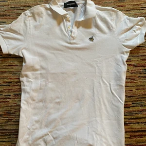 Dsquared2 piké  - Vit piké från märket DSQUARED2 