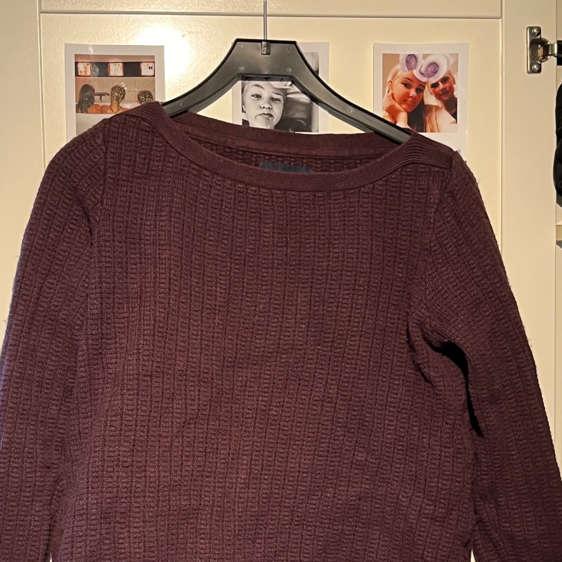 Stickad vinröd tröja - 90