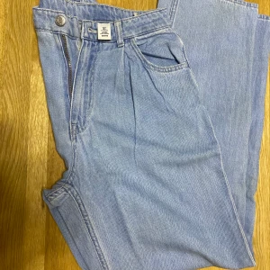 H&M Denim - Jag kan inte använda dem eftersom numret inte passar mig!
