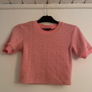 Zara topp - Så fin söt topp från zara som aldrig är använd. Storlek M. Pris exklusive frakt💗