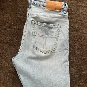 Tiger of sweden Jeans  - Ljusblåa jeans från tiger of sweden, använt ett fåtal gånger. Storlek 30/30, nypris 1499kr!