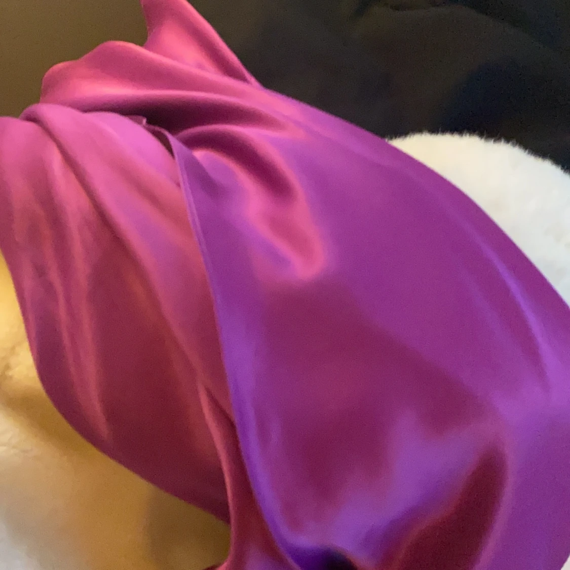 Lila satinklänning - 91