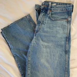 Jeans - Blå jeans från weekday. Använda 3-5 ggr så fint skick, är storlek 27