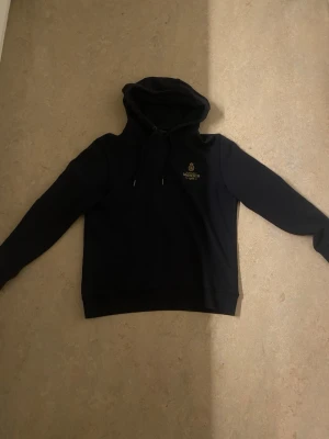 Morris hoodie - Säljer en feta hoodie. Jätte bra skick. M passar S