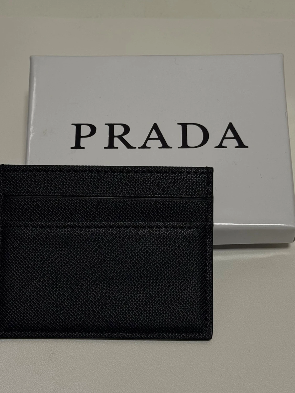 Svart kortfodral från Prada - 2