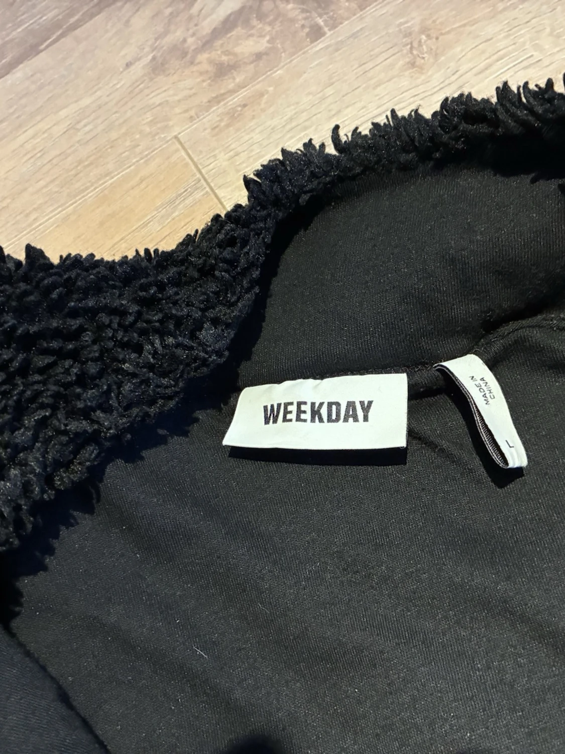 Svart teddyjacka från Weekday - 1