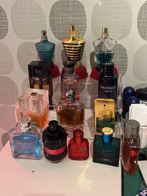 SÄLJER OCH BYTER!! - Säljer och byter parfymer från min samling.