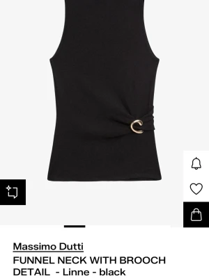 Missimo Dutti topp - Super fin rigg från Massimo dutti i storlek medium med lite stretch, ny med prislapp. Säljer då den inte kommit till användning💓 skicka prisförslag❤️