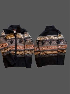 Tokyo laundry tröja! - Tokyo laundry tröja nu till salu! Tröjan är i väldigt fint skick och är väldigt snygg om ni frågar mig! Hör gärna av er vid fundering!😊⛰️