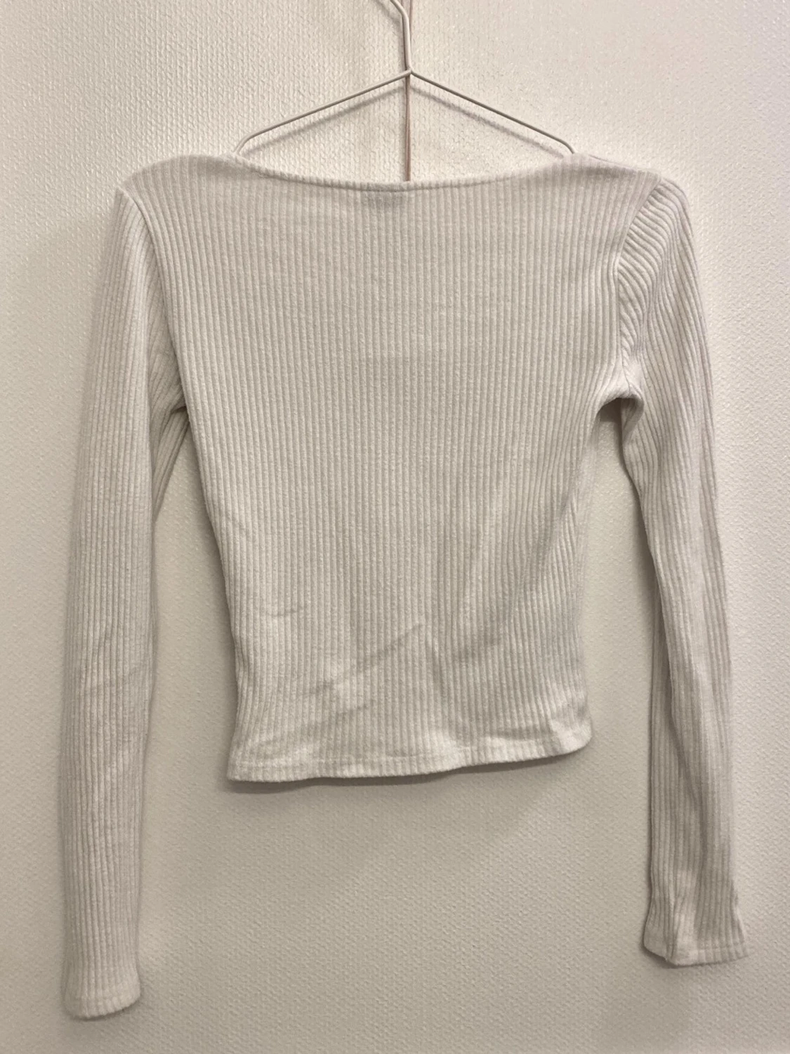 Vit ribbad topp från Gina Tricot - 3