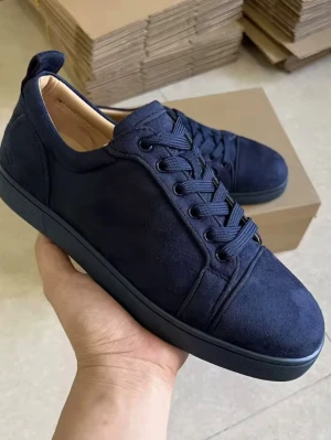 Loubitins skor - Säljer mina loubitins som jag tagit väl hand om. Alltid haft skoblock i dem och endast använt på speciella tillfällen som bröllopp osv... Skriv för mer info.