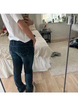 Lågmidjade jeans från Pepe - Säljer då de inte passade mig, lånade bilder från förra ägaren, skriv för mer information 