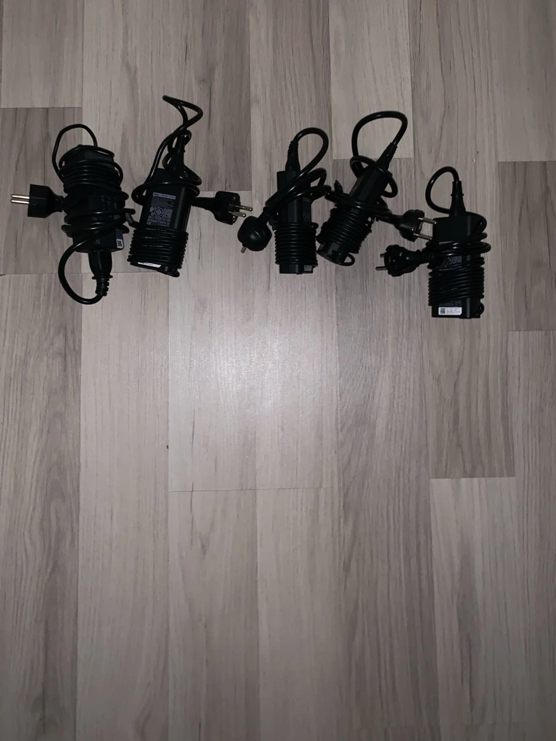 Flera svarta laddare till mobil/mobil 65W USBC