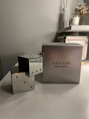 Your turn Billie Eilish  - Your turn parfymen av Billie Eilish, helt full har ändats sprayat nån gång för att lukta!😊