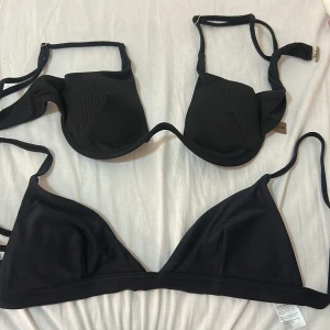 Svart bikini topp  - Säljer två bikini toppar ena från stadium och andra från shein båda i storlek s💕säljs tillsammans