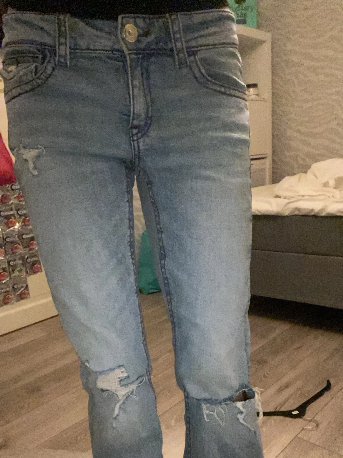 Bootcut ljusblå jeans med slitningar - 1