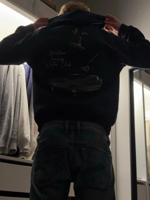 Limited edition hoodie från Montéva - Säljer min limited edition hoodie från Montévas vinter kollektion. Nästintill helt nytt skick.