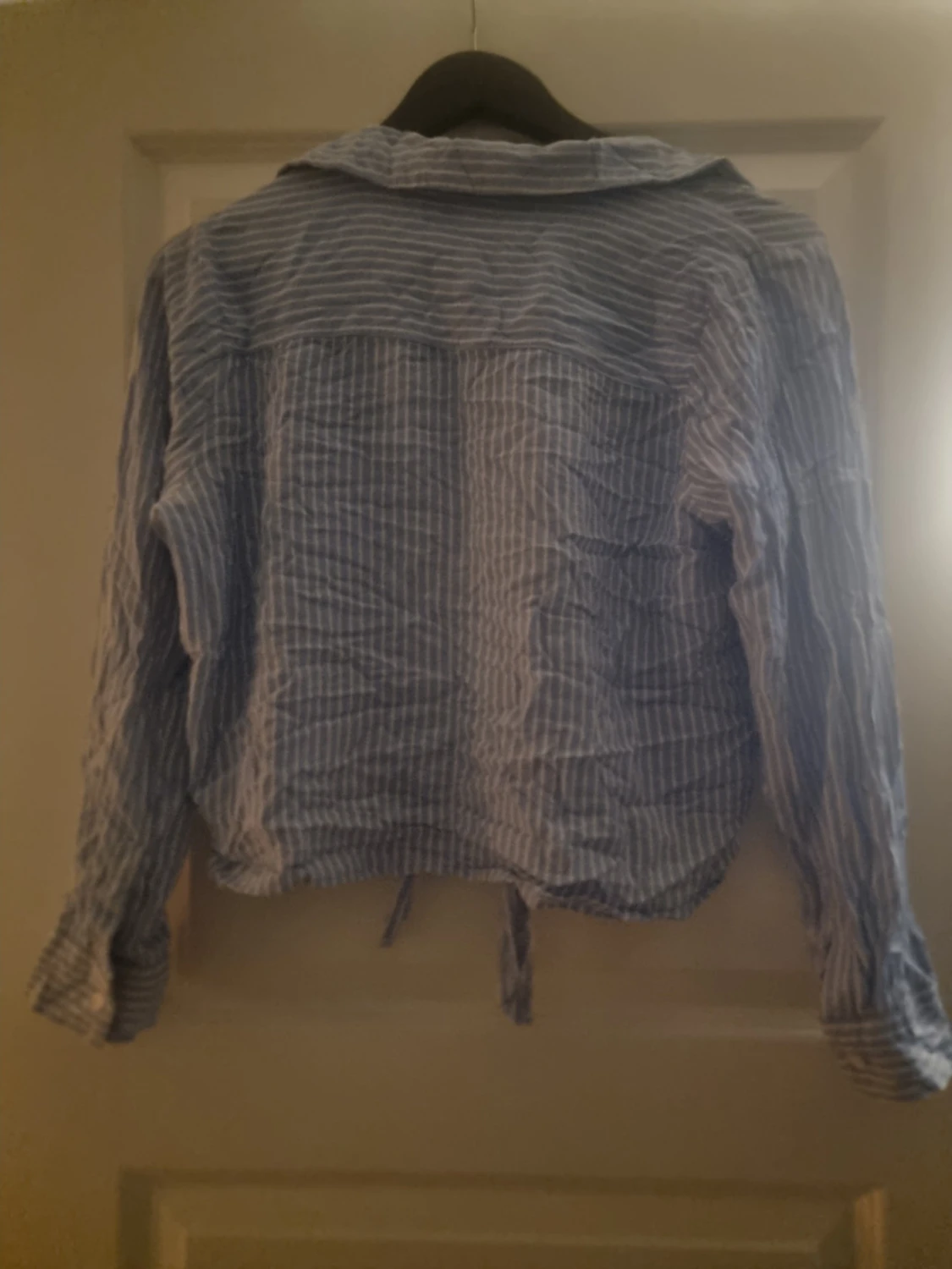 Blåvit randig skjorta med knyt - 1