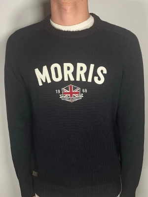 Morris tröja - Säljer en riktigt snygg och trendig Morris tröja i fint skick, storlek M, vid frågor är det bara att skriva //Gramenti