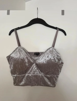 Bustier sammet  - Storlek L / XL. Aldrig använd. 