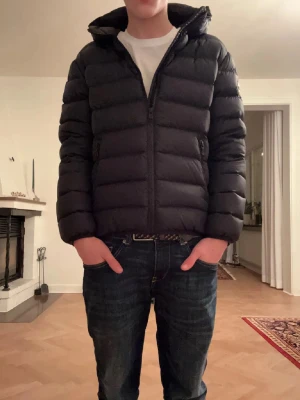 Colmar jacka - Blå Colmar pufferjacka | Storkel - 14Y (166cm) | Skick : 9/10 | passar från ungefär 160- 170cm, beror lite på hur man vill att den ska sitta | Modellen på bilden är 170 //CDL