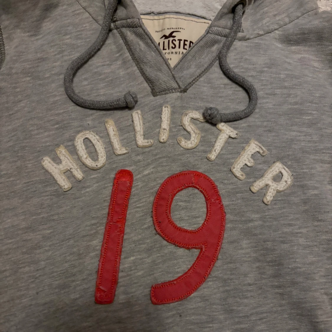Grå hoodie från hollister - 1