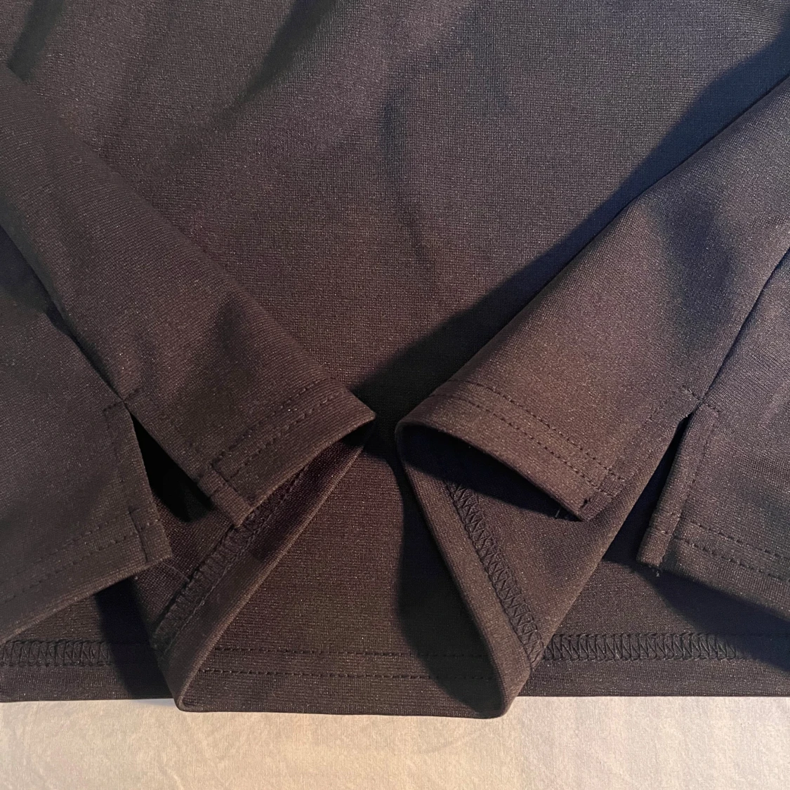 Svart minikjol från Cider med slits - 2