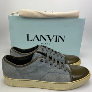 Lanvin skor  - Hej! Säljer nu dessa sjukt snygga lanvin skor. Skorna är i fint skick! Har begränsat antal boxar och dustbag. Hör av dig vid frågor. 