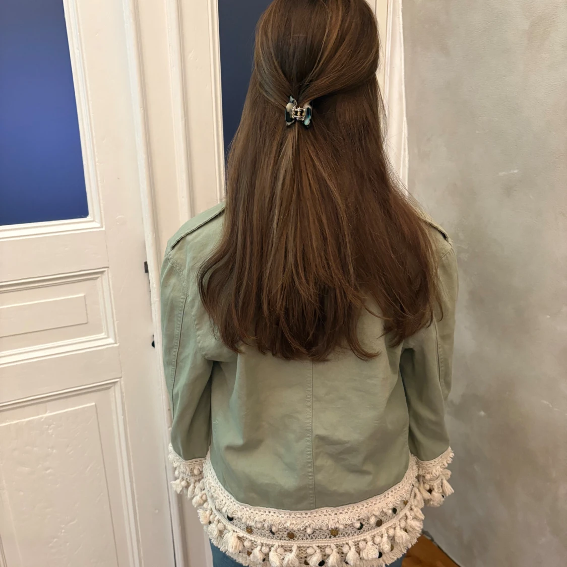 Grön jeansjacka med virkade detaljer - 4