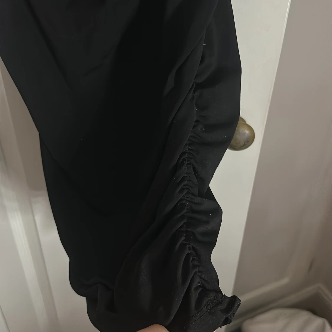 Svart linne/blus med tunna axelband - 3