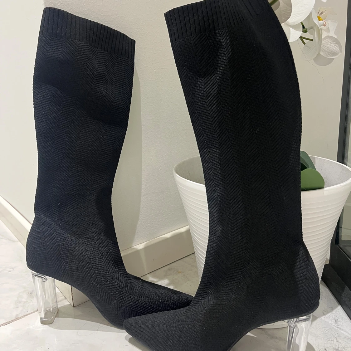 Svarta stövletter med transparent klack - 1