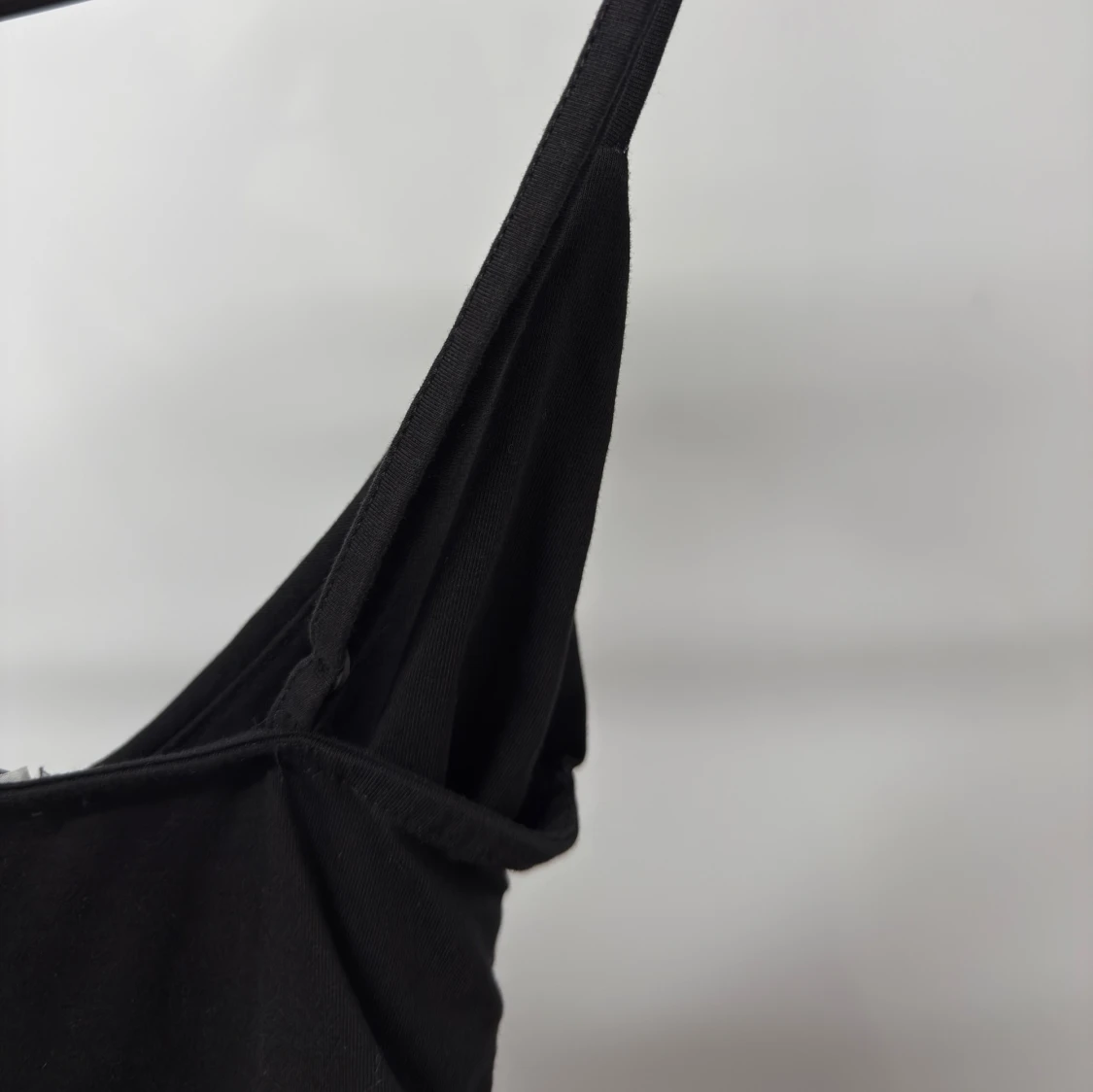 Svart omlott croppad topp NLY Trend - 4