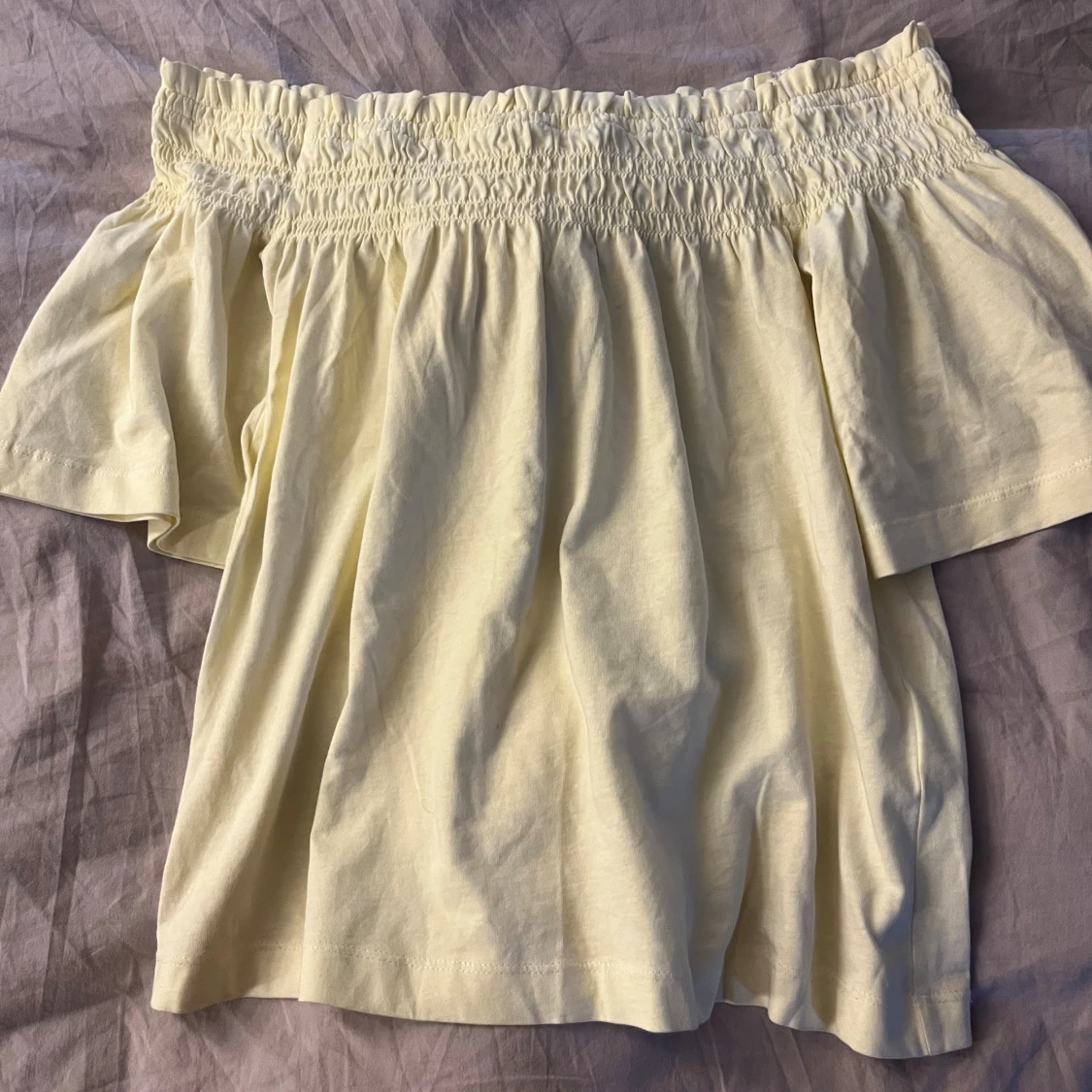 Ljusgul offshoulder topp i bomull från Hm