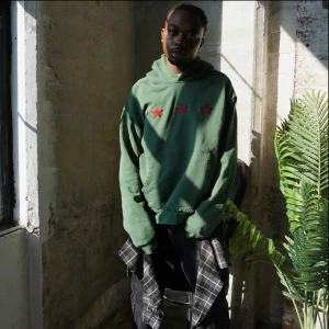 Peaceinwar - Peaceinwar hoodie från deras ända Evolution drop.