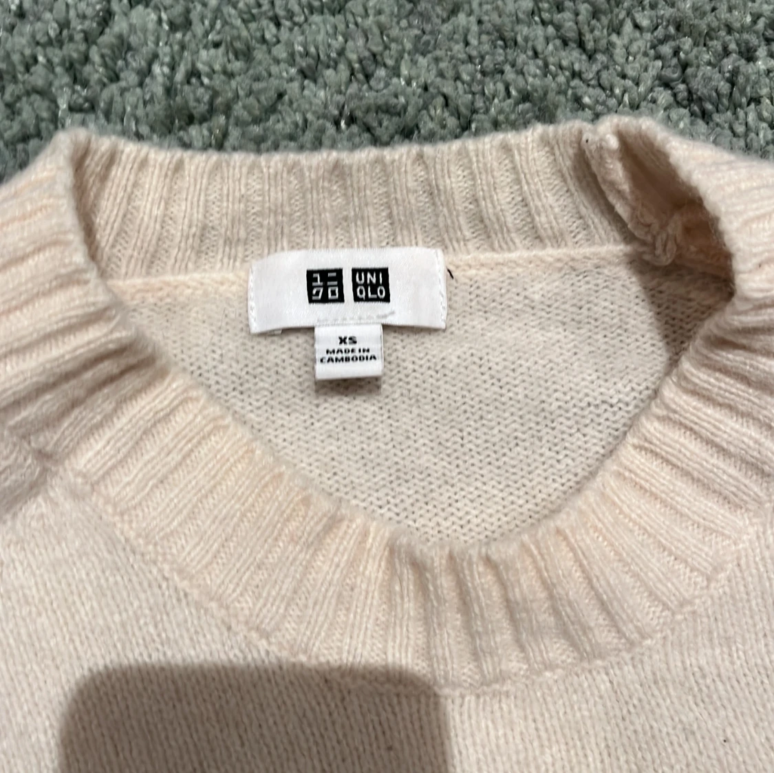 Beige kashmirtröja från Uniqlo XS - 1
